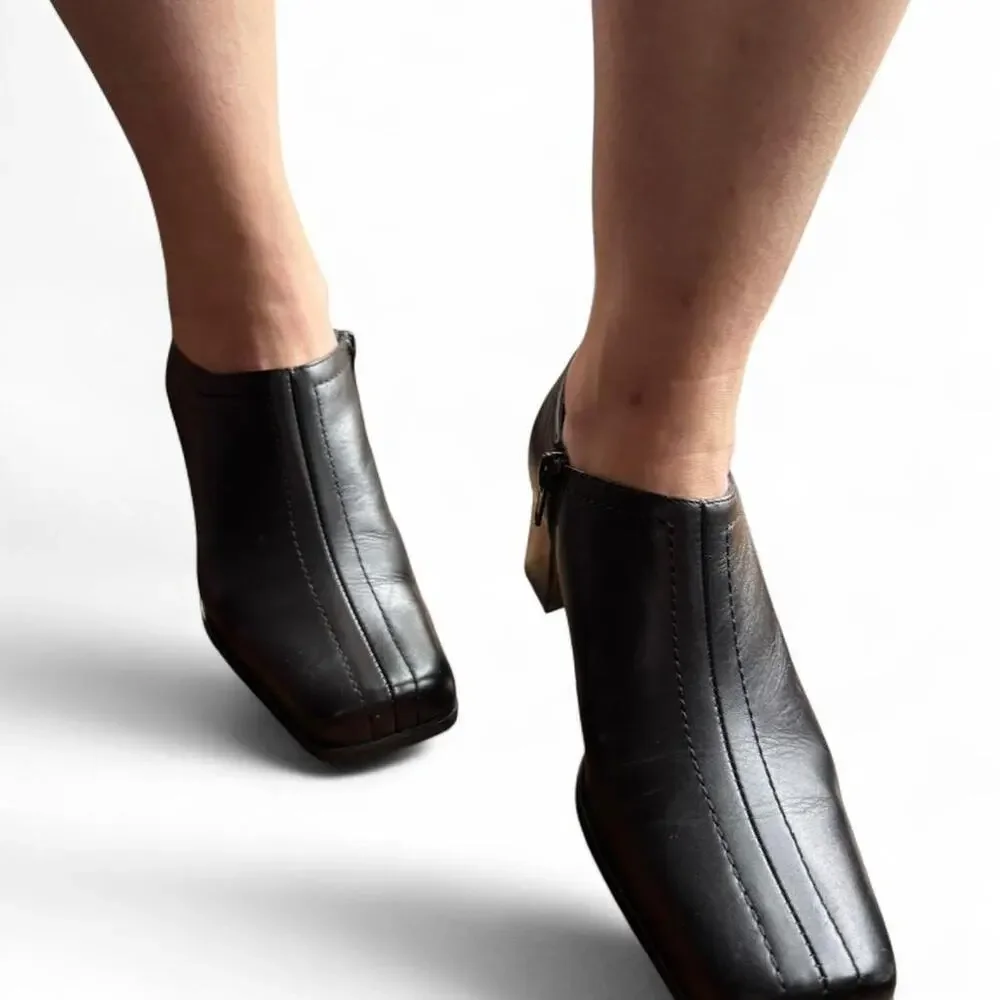 Naturalizer black leather ankle boots 90's style women's size 6.5